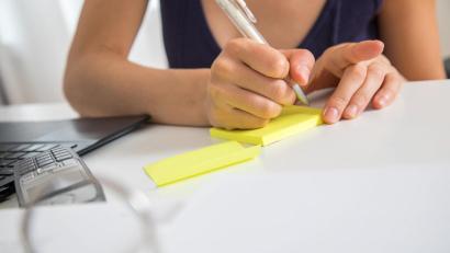 Symbolbild: Christin Klose/dpa
Ein morgendlicher Gedanken-Download kann helfen, ein besseres Bewusstsein für die eigenen Gefühle zu schaffen.