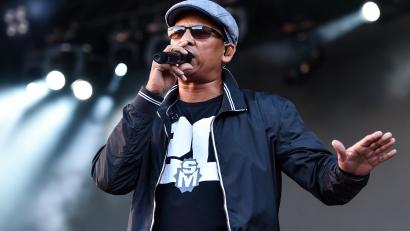 Bild: Uwe Anspach/dpa
Xavier Naidoo bei einem Konzert in Mannheim.