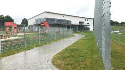 Bild: Gabi Schönberger
Der Sportpark Pirk ist seit Oktober in Betrieb. Ein Wasserschaden macht vor allem der Kegelabteilung seit Monaten das Leben schwer.