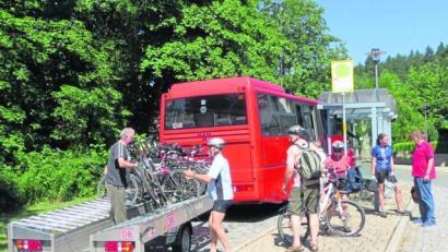 Archivbild: NT-Archiv
Das Archivbild zeigt den Radlbus der Steinwald-Allianz, der zwischen 2011 und 2013 im Landkreis Tirschenreuth fuhr. Da sich das Projekt nicht rechnete, wurde es eingestampft. Nun soll ab Mai ein ähnliches Modell im Landkreis starten.