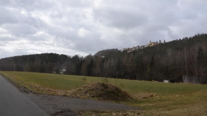 Bild: fz
Am Fuße des Leuchtenbergs liegt das Baugebiet Ringelbrunnen II. Kommt es zu einer Einigung, kann dort gebaut werden.