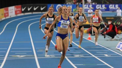 Bild: Theo Kiefner
Corinna Schwab (vorne) sprintete im Finale über 400 Meter weit vor ihren fünf Konkurrentinnen ins Ziel.