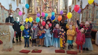 Bild: tja
Mit Begeisterung waren die Kinder beim maskierten Gottesdienst am Faschingssonntag dabei. Bunte Luftballons und Süßigkeiten waren der Lohn für das Kommen und das begeisterte Mitmachen.