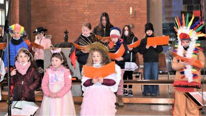 Bild: rgr
Der Gottesdienst am Faschingssonntag in der Friedenskirche wurde vom Kolping-Kinderchor musikalisch gestaltet.