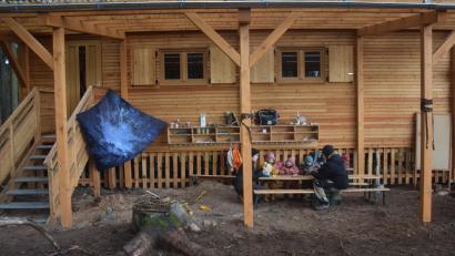 Bild: fz
Ein Bauwagen wie hier in Irchenrieth soll auch Herzstück des neuen Waldkindergartens in Etzenricht werden.