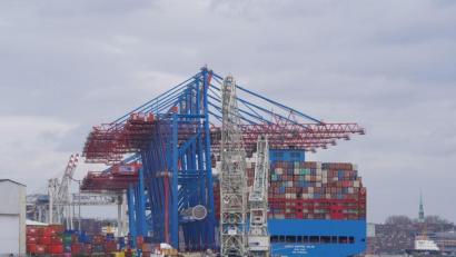 Bild: Marcus Brandt/dpa
Containerschiff im Hamburger Hafen am   Containerterminal.