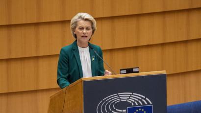 Bild: Jonas Roosens/BELGA/dpa
Ursula von der Leyen, Präsidentin der Europäischen Kommission, spricht während einer Plenarsitzung des Europäischen Parlaments.