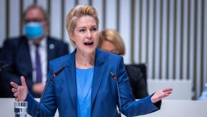 Bild: Jens Büttner/dpa-Zentralbild/dpa/Archivbild
Manuela Schwesig (SPD), die Ministerpräsidentin von Mecklenburg-Vorpommern.