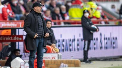 Bild: Andreas Gora/dpa
„Das wird ein ganz schweres Spiel für uns“, sagt Unions Trainer Urs Fischer vor der Partie gegen St. Pauli.