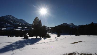 Bild: Karl-Josef Hildenbrand/dpa
In Deutschland vielerorts ein seltenes Bild in diesem Winter: Eine schneebedeckte Landschaft wie hier in Bayern.