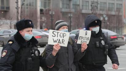 Bild: Vitaliy Belousov/Sputnik/dpa
Über 6000 Menschen, die gegen den Krieg in der Ukraine demonstrierten, wurden in Russland bisher festgenommen.