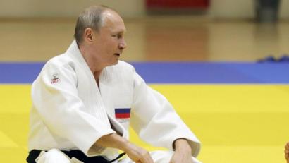Bild: Mikhail Klimentyev/Pool Sputnik Kremlin/AP/dpa
Der russische Präsident Wladimir Putin bei einem Judo-Training im Jahr 2019.