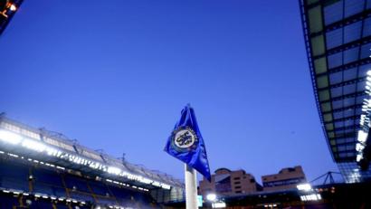 Bild: John Walton/PA Wire/dpa
Nach Informationen der „Blick“ hat Hansjörg Wyss das Angebot erhalten den FC Chelsea von Roman Abramowitsch zu kaufen.