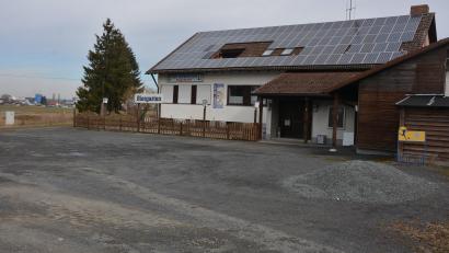 Bild: jr
Auf dem Parkplatz vor dem ATS-Vereinsheim soll am Samstag, 19. März, ein Benefizkonzert steigen. Der Reinerlös ist für hilfsbedürftige Menschen in der Ukraine bestimmt.