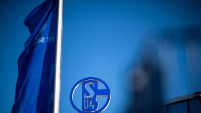 Bild: Fabian Strauch/dpa
Medienberichten zufolge soll das Wohnungsunternehmen Vivawest neuer Sponsor des Fußball-Zweitligisten FC Schalke 04 werden.