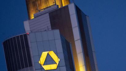 Bild: Sebastian Christoph Gollnow/dpa
Die Commerzbank nimmt sich Großes für 2024 vor.