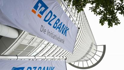 Bild: Arne Dedert/dpa
Die DZ Bank zieht Bilanz.