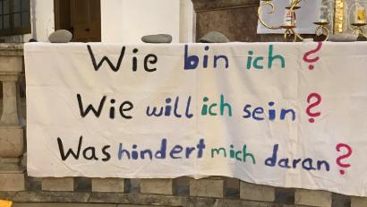 Bild: ak
In der Kirche hing ein Banner mit Motto der Andacht des Frauenbundes in Kulmain.
