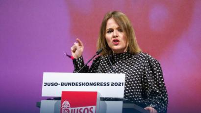 Bild: Frank Rumpenhorst/dpa
Die Juso-Bundesvorsitzende Jessica Rosenthal sieht die geplanten Milliarden-Investitionen in die Bundeswehr kritisch.