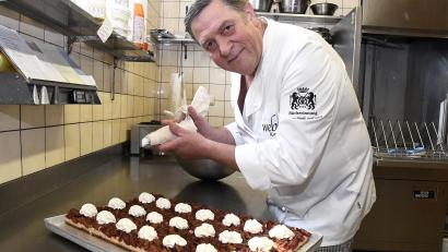 Archivbild: Petra Hartl
In Johann Webers Konditorei in Ammerthal sind kurz vor Weihnachten drei von vier Konditoren an Corona erkrankt und ausgefallen.