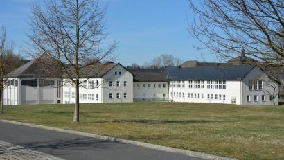Archivbild: jr
Derzeit wohnen im ehemaligen Kloster Fockenfeld noch drei Patres. In der Schlosskapelle (links) findet jeden Sonntag ein Gottesdienst statt.