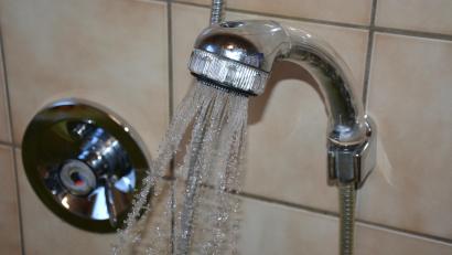 Bild: jr
Teurer wird das Wasser in der Marktgemeinde Bad Neualbenreuth. Der Wasserpreis steigt von bisher 1,09 Euro auf nunmehr 1,51 Euro pro Kubikmeter.