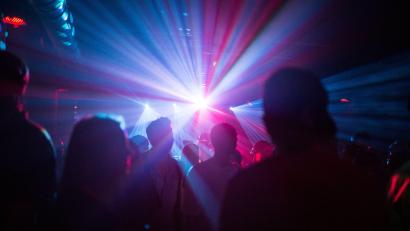 Symbolbild: Sophia Kembowski/dpa
Clubs und Discos dürfen wieder öffnen.