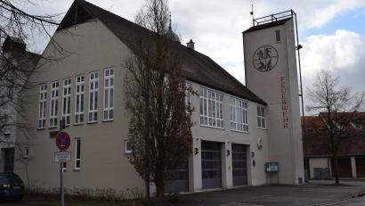 Bild: bnr
Das Feuerwehrhaus hat auch in Zukunft Bestand. Der Stadtrat sprach sich mehrheitlich für eine Sanierung und Erweiterung aus.