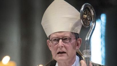 Bild: Federico Gambarini/do/dpa
Der Papst schickte Kardinal Rainer Maria Woelki in eine Auszeit.