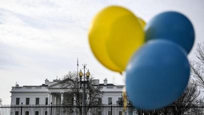 Bild: Britta Pedersen/dpa-Zentralbild/dpa
Das Weiße Haus in Washington kündigt Sanktionen gegen zahlreiche russische Oligarchen an.