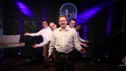 Bild: pi
Joachim Scheibl, Josef Miethaner, Johannes Haider, Thomas Haider und Michael Haider (von links) fiebern schon der Premiere entgegen.