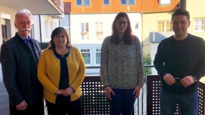 Bild: SPD-Geschäftsstelle Schwandorf/exb
Sandra Richthammer (Zweite von rechts) wurde von Franz Brunner, Marianne Schieder und Peter Wein (von links) als neue Leiterin der Geschäftsstelle begrüßt..