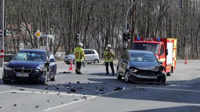 Bild: Wolfgang Steinbacher
In der Sulzbacher Straße kollidierten am Freitagmittag zwei Autos.