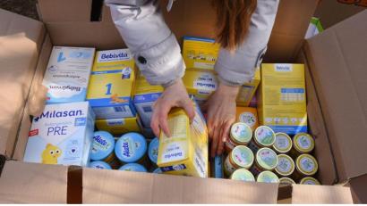 Bild: Waltraud Grubitzsch/dpa-Zentralbild/dpa
An dieser Sammelstelle von fünf befreundeten Leipzigern mit ukrainischen oder kasachischen Wurzeln werden täglich hunderte Pakete mit Hilfsgütern für die Ukraine gepackt.