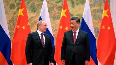 Bild: Alexei Druzhinin/Pool Sputnik Government/AP/dpa
Xi Jinping und Wladimir Putin Anfang Februar in Peking. War Peking von der russischen Invasion in die Ukraine überrascht worden, oder gab es eine Absprache?