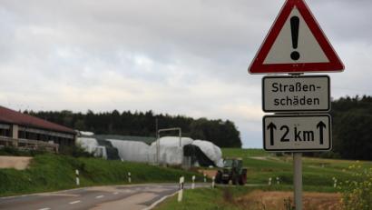 Archivbild: upl
Die Staatsstraße 2399 zwischen Lintach und Raigering gilt als eine der schlechtesten Straßenim Raum Amberg-Sulzbach.