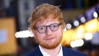 Bild: Joel C Ryan/Invision/AP/dpa
Ed Sheeran baut vor.