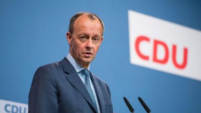 Bild: Oliver Dietze/dpa
CDU-Chef Friedrich Merz spricht sich für weitere Kontakte mit Russland aus.