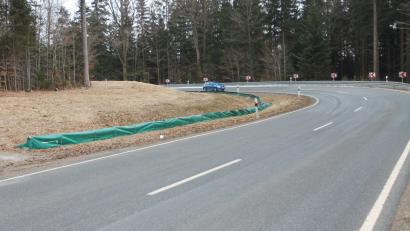 Bild: pi
An den Schutzzäumen entlang gilt: Langsam fahren!