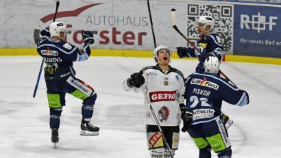 Bild: gb
Tanzende Blue Devils: Die Weidener Eishockeycracks sind Meister der Oberliga Süd und gehen mit einer Top-Ausgangsposition in die Play-offs.