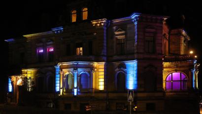 Bild: Wolfgang Steinbacher
Auch die ehemalige Baumann-Villa erstrahlte am Wochenende in den Farben der Ukraine.