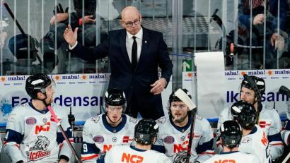 Bild: Uwe Anspach/dpa/Archivbild
Nürnbergs Trainer Tom Rowe gestikuliert.