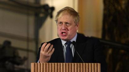 Bild: Leon Neal/PA/dpa
„Wir sind nicht anti-russisch“: Boris Johnson.