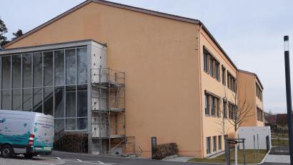 Bild: bö
Der Ausbau der offenen Ganztagesschule in Ebermannsdorf hat bereits begonnen. Die Gemeinde investiert etwa eine Million Euro in die Neugestaltung der Räumlichkeiten und eine Lüftungsanlage.