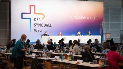 Archivbild: Sebastian Gollnow
Die dritte Synodalversammlung der deutschen Katholiken traf sich von 3. bis 5. Februar 2022 in Frankfurt.
