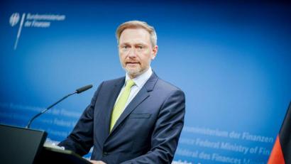 Bild: Kay Nietfeld/dpa
FDP-Finanzminister Christian Lindner kündigt große Investitionen in den Klimaschutz an.