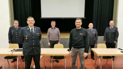 Bild: gz
Gratulationen an den neuen Kommandanten Georg Rauch und Stellvertreter Markus Lehner (vorne v.l.) kamen von Kreisbrandrat Marco Saller, Kreisbrandinspektor Martin Weig, Bürgermeister Reiner Gäbl und Kreisbrandmeister Thomas Kleber (hinten v.r.).