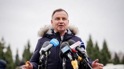 Bild: Kay Nietfeld/dpa
Die polnische Regierung - hier im Bild Präsident Andrzej Duda - widerspricht Gerüchten über Kampfjetlieferungen in die Ukraine.