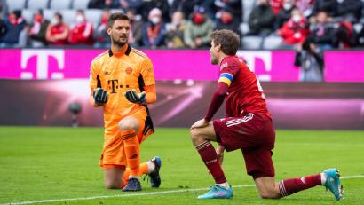 Bild: Sven Hoppe/dpa
Missverständnisse, wie am Samstag beim 1:1 gegen Leverkusen zwischen Thomas Müller (rechts) und Torwart Sven Ulreich, gibt es bei den Bayern derzeit immer wieder.