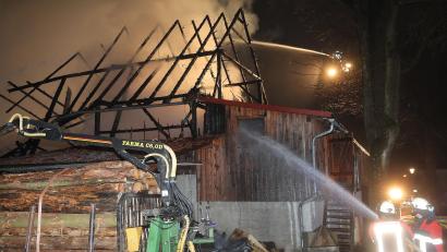 Bild: Wolfgang Steinbacher
Den Stall in Seiboldsricht (Landkreis Amberg-Sulzbach), in dem am Freitagabend Feuer ausbrach, konnte die Feuerwehr nicht mehr retten.